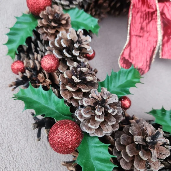 Classic Holly & Glitter Berries Christmas Pinecone Wreath - Picture 3 of 6